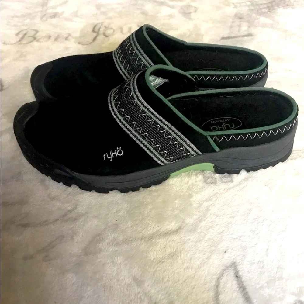 Womens black slip on Ryka shoes size 8.5